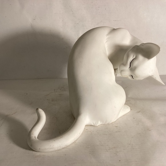 Fine bone china cat figurine. - Picture 8 of 8